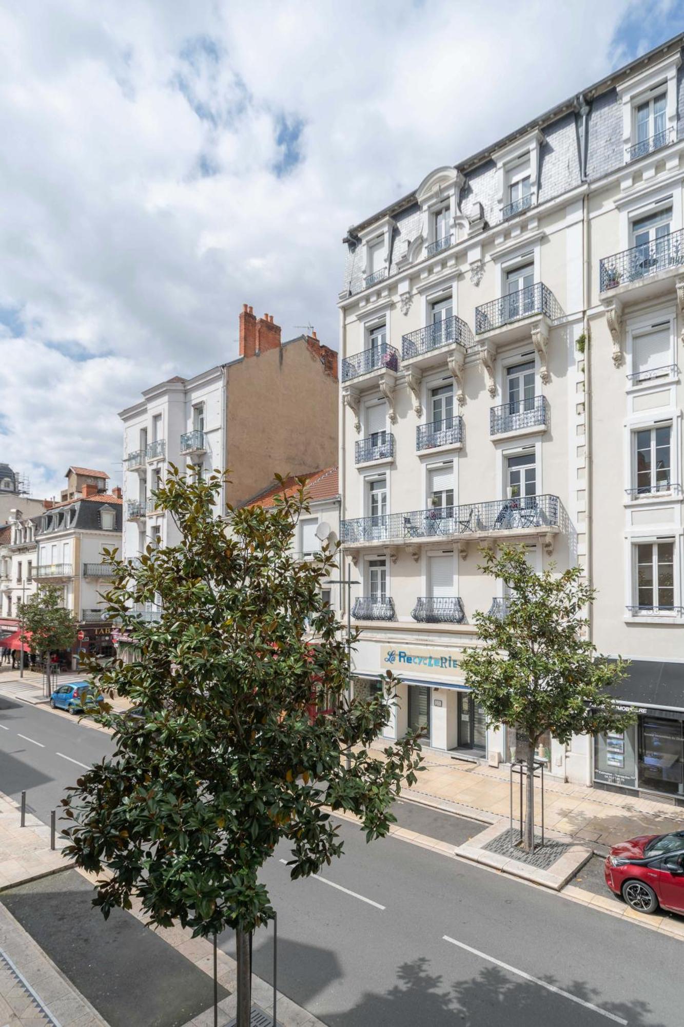 Le Lasteyras - Appartement Charmant En Centre Ville Vichy Exterior foto